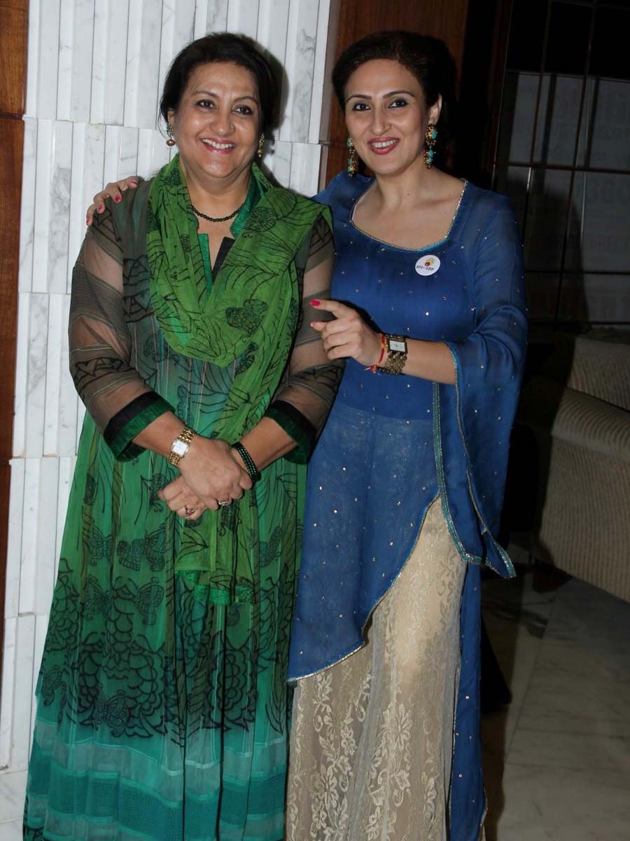 Juhi with mother Nadira Babbar