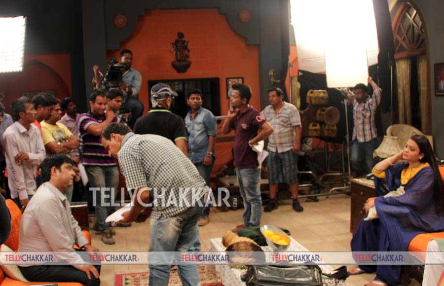 On the sets of Yam Hai Hum