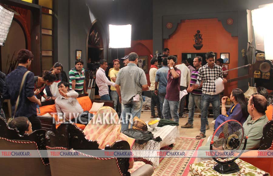 On the sets of Yam Hai Hum