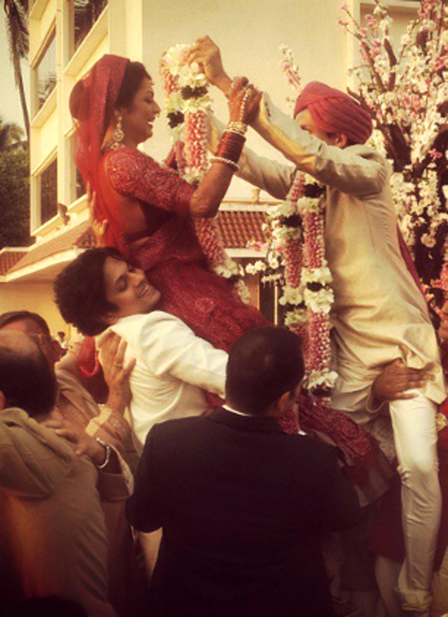 Weddings pics of Drashti Dhami and Neeraj Khemka