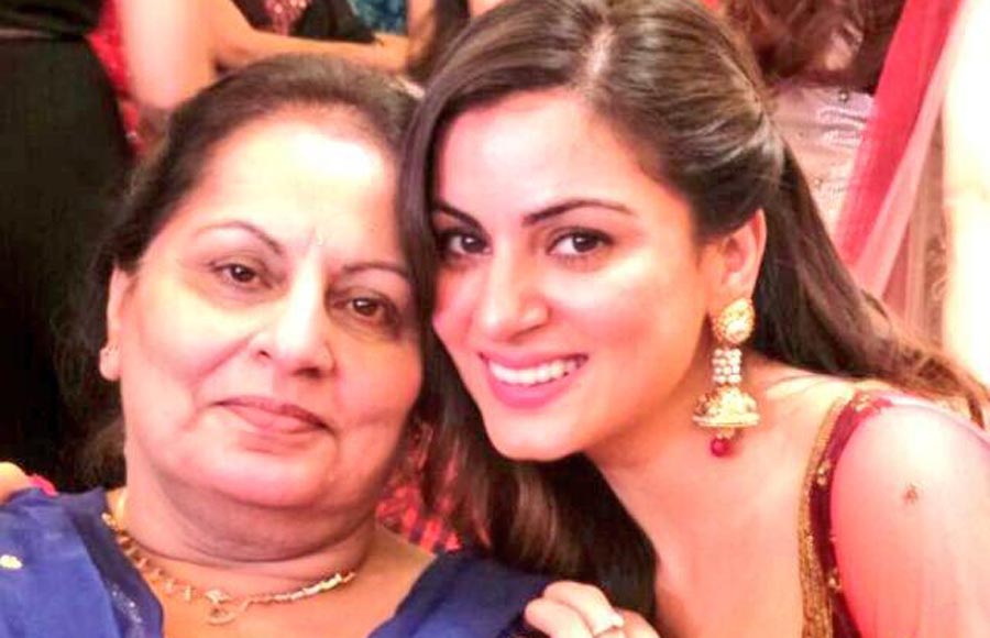 Shraddha Arya and mom Kusum