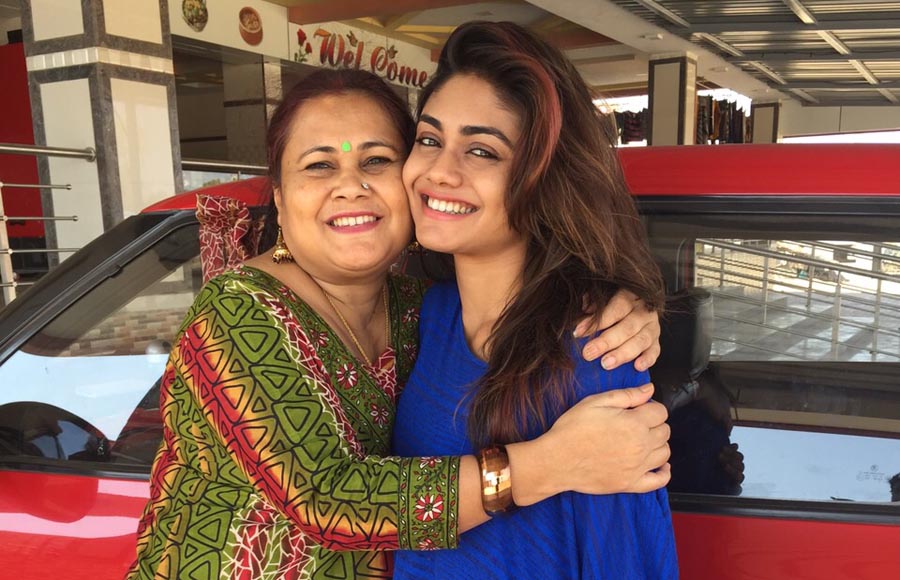 Sreejita De and mom Lipi