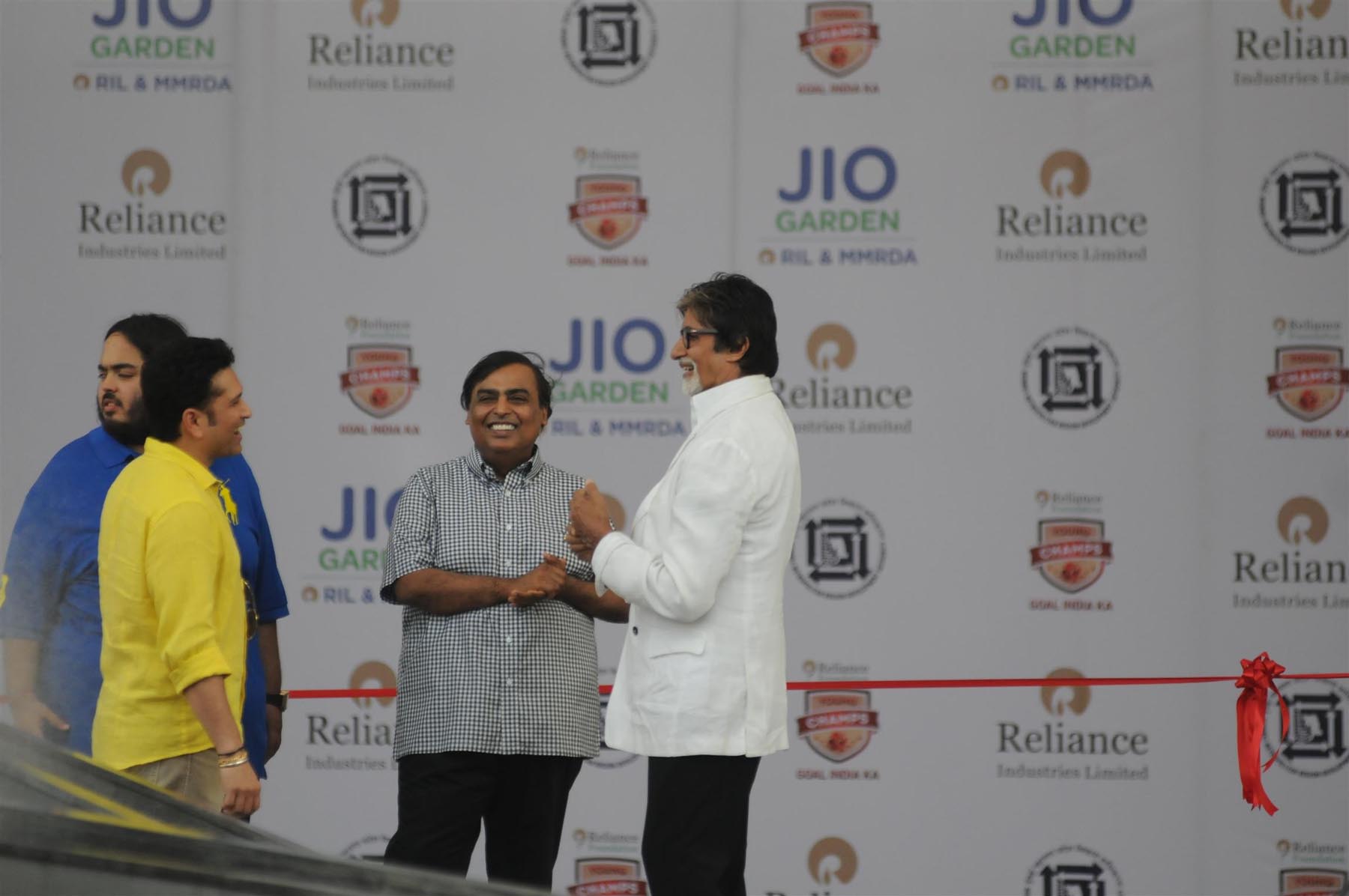 Sachin Tendulkar, Mukesh Ambani, CMD, Reliance India Ltd with his son Akash Ambani and actor Amitabh Bachchan