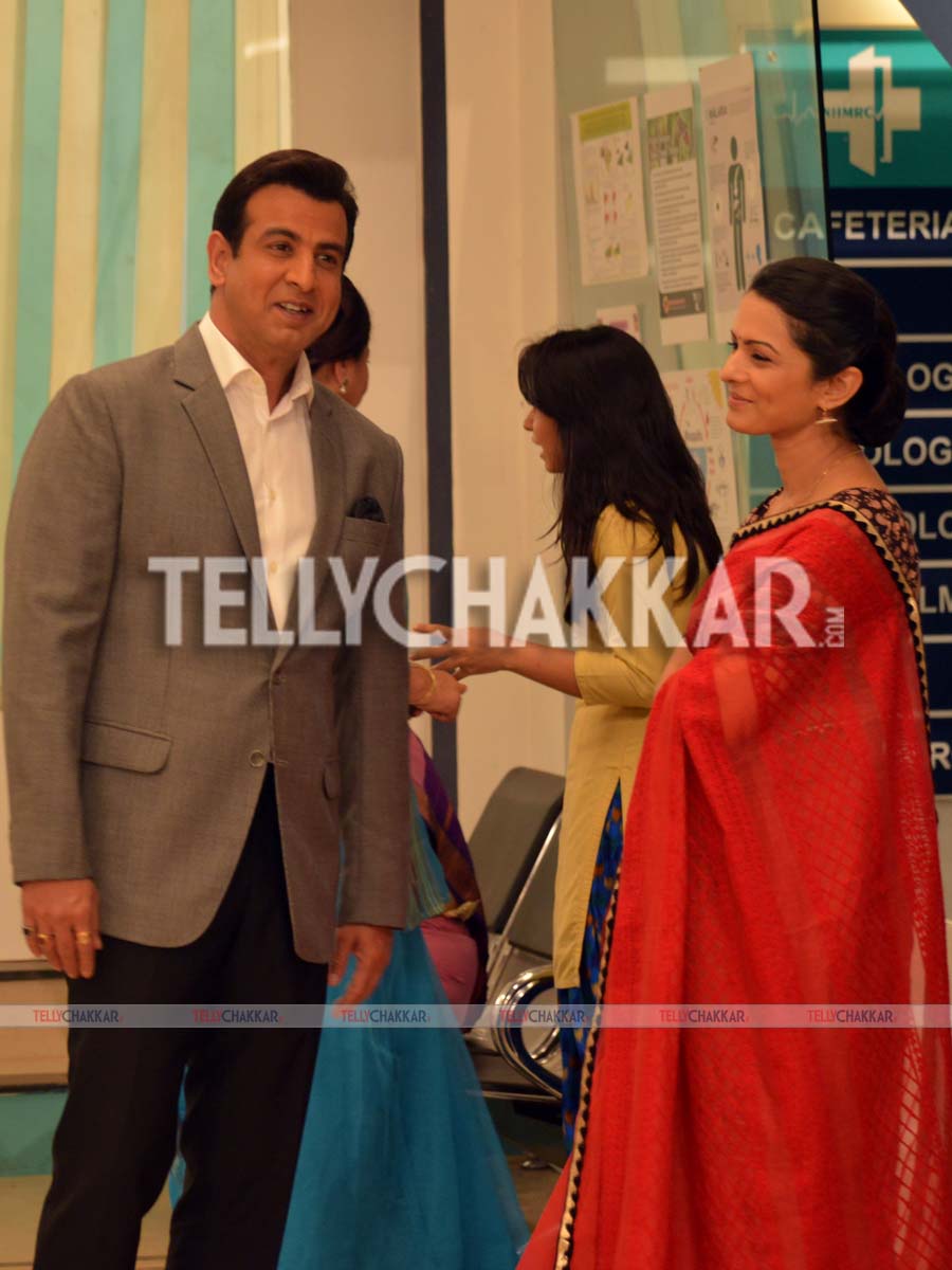 Ronit Roy and Pallavi Kulkarni