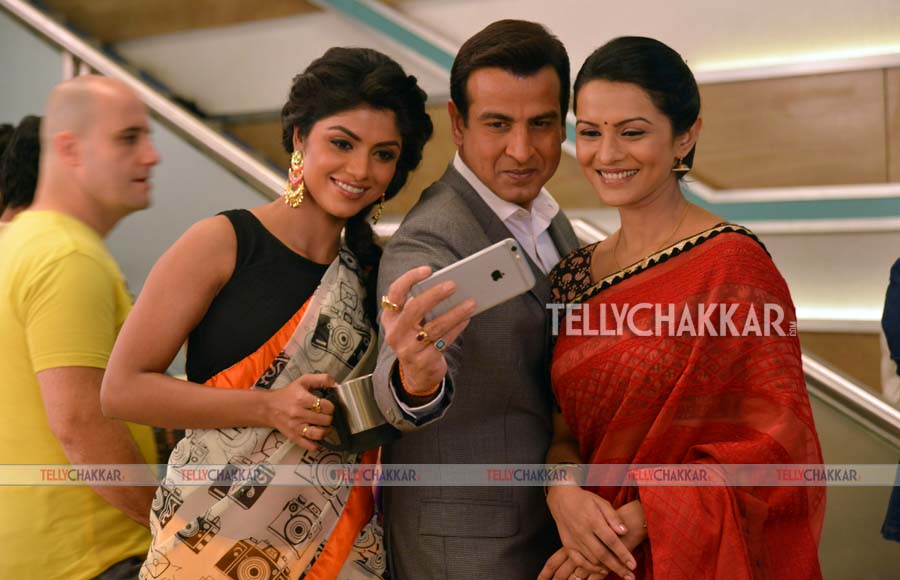 Sayantani Ghosh, Ronit Roy and Pallavi Kulkarni