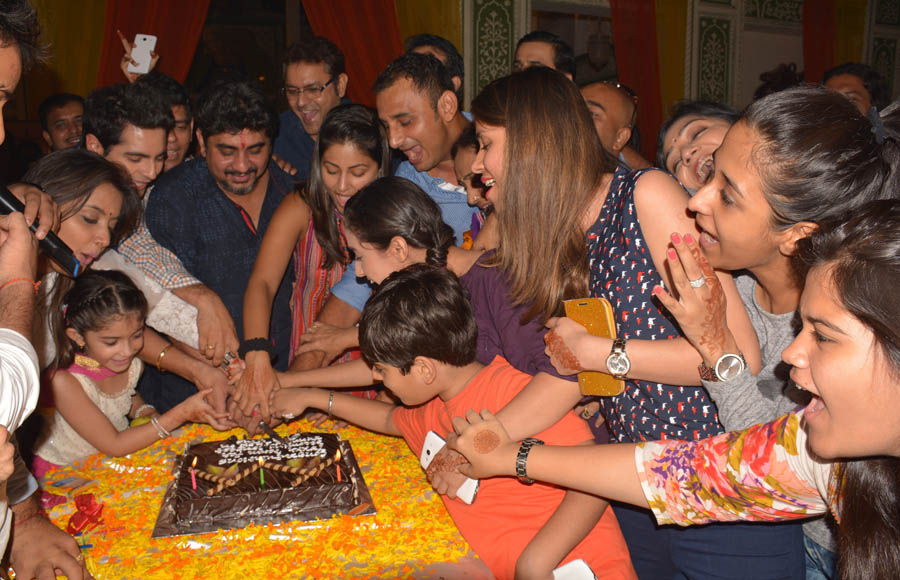  Celebration Time on the set of Yeh Rishta Kya Kehlata Hai