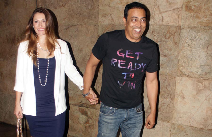 Vindoo Dara Singh with wife Dina