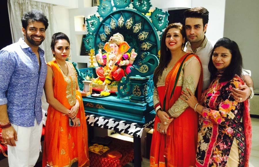 Himmanshoo, Amruta with Vivian-Vahbiz Dorabjee and friend