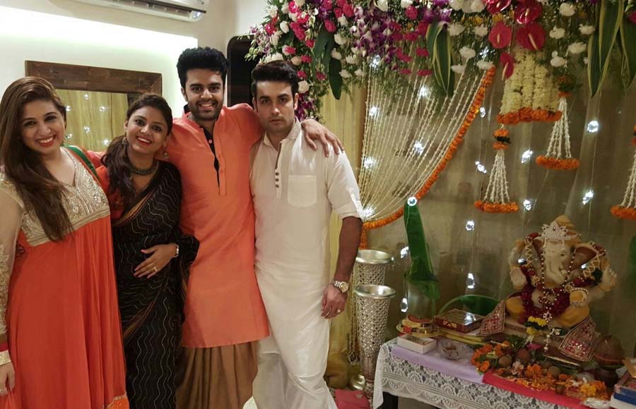 Vahbbiz Dorabajee, Vivian Dsena with Manish Paul and his wife