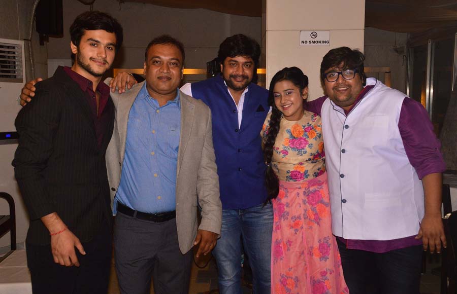 Vikas Seth, Deepak Kumar and Mahesh Pandey with Ankush Arora (Kartik) and Roshni Walia