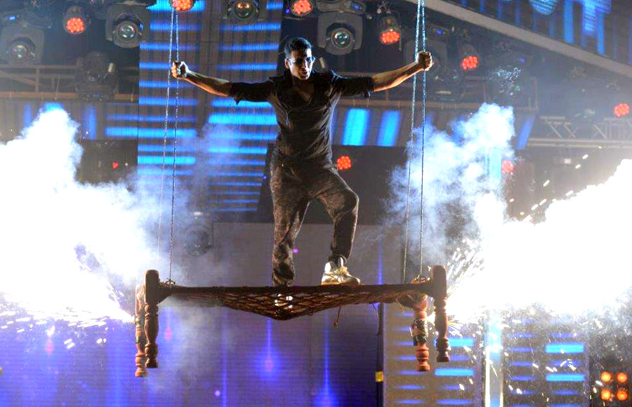 Akshay Kumar's grand entry on Dance +