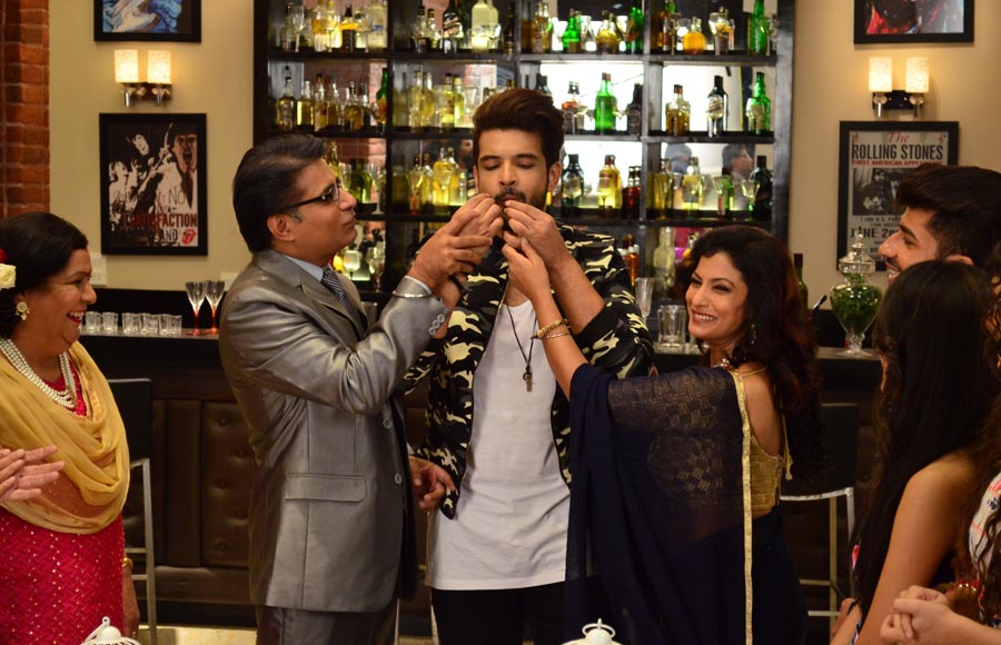 Karan Kundra's 'birthday' celebration on his show's set