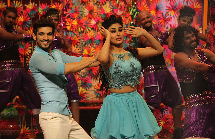 Arjun Bijlani and Mouni Roy