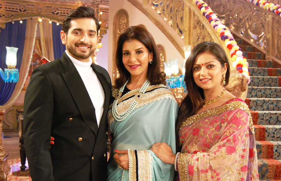 Siddhant Karnick, Anita Raaj and Drashti Dhami