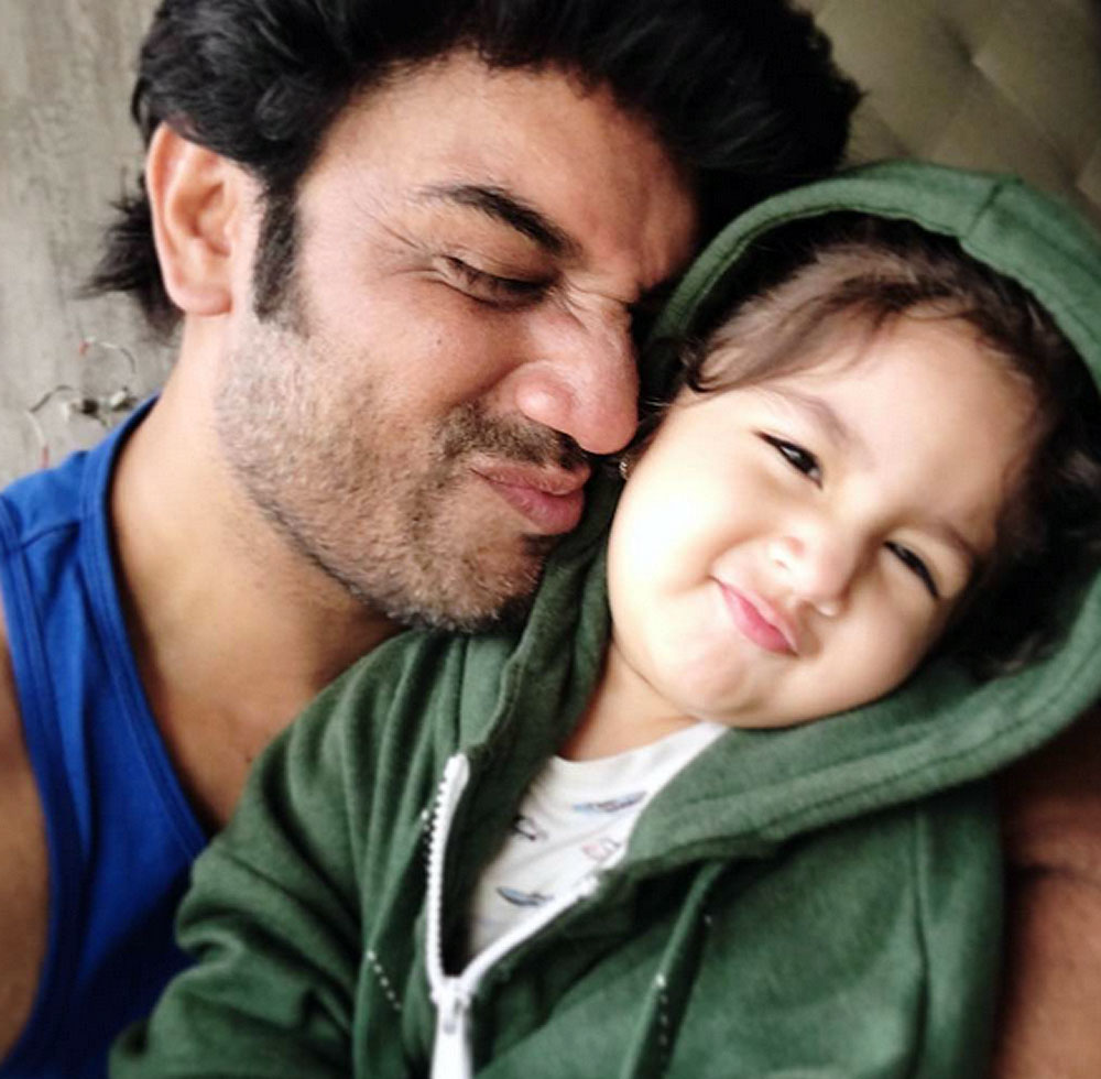 Sharad Kelkar with his daughter Kesha