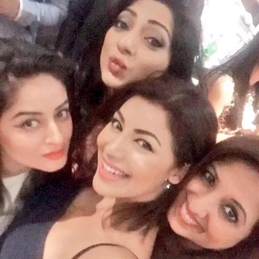 'Selfie' moments at the Tellychakkar.com bash