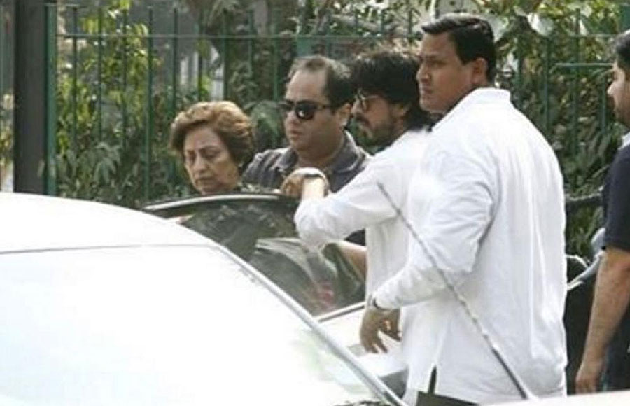 Shah Rukh Khan attends father-in-law's funeral in Delhi