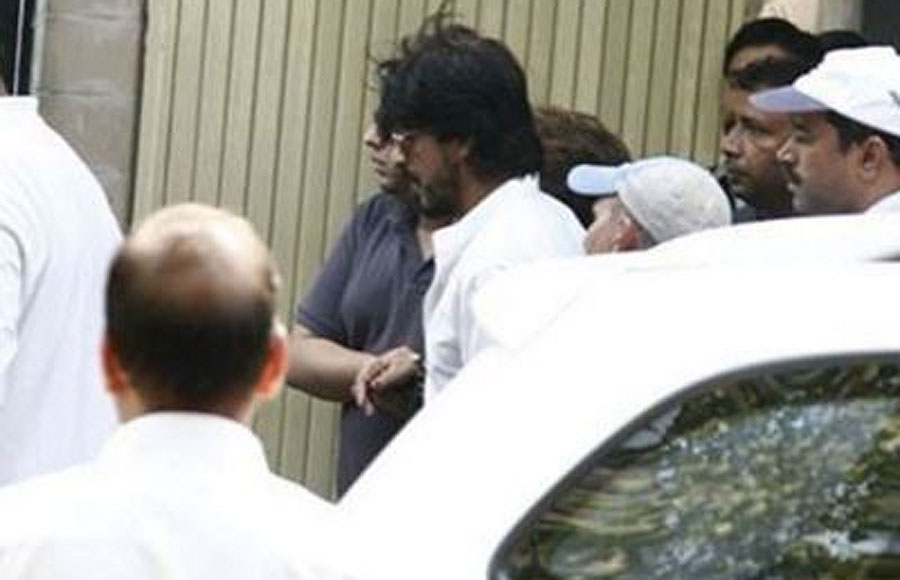 Shah Rukh Khan attends father-in-law's funeral in Delhi