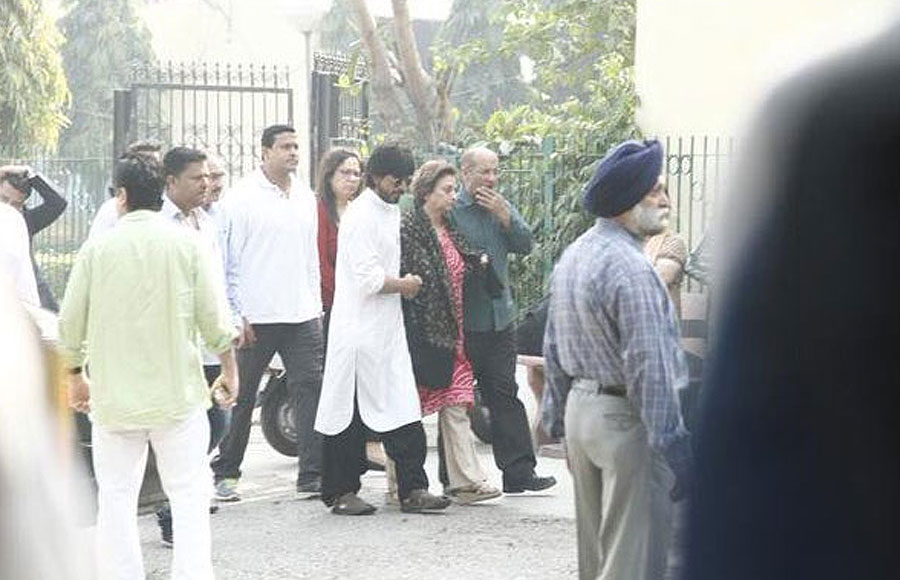 Shah Rukh Khan attends father-in-law's funeral in Delhi