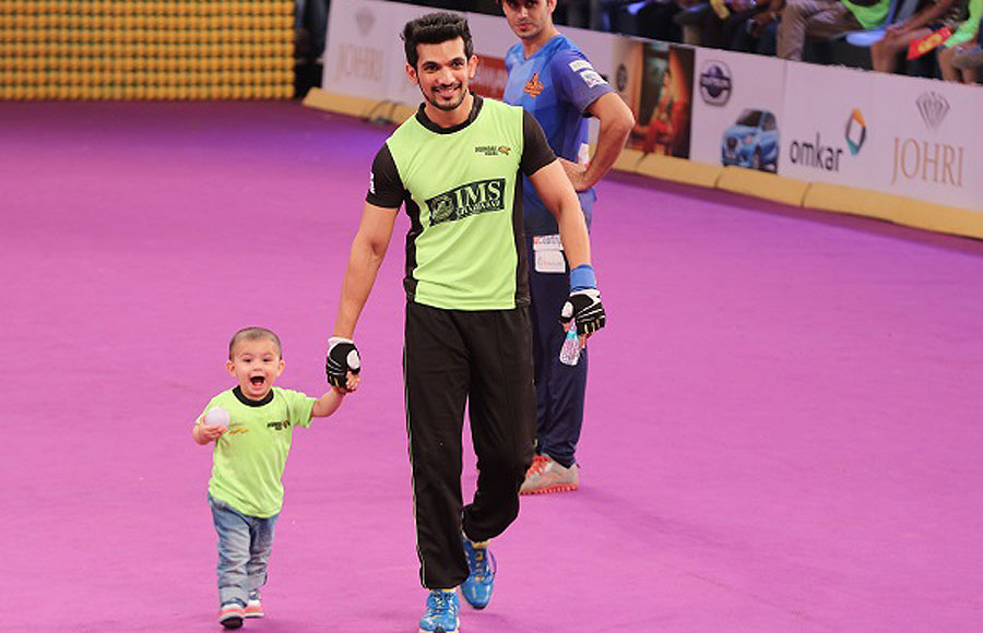 Arjun Bijlani with son