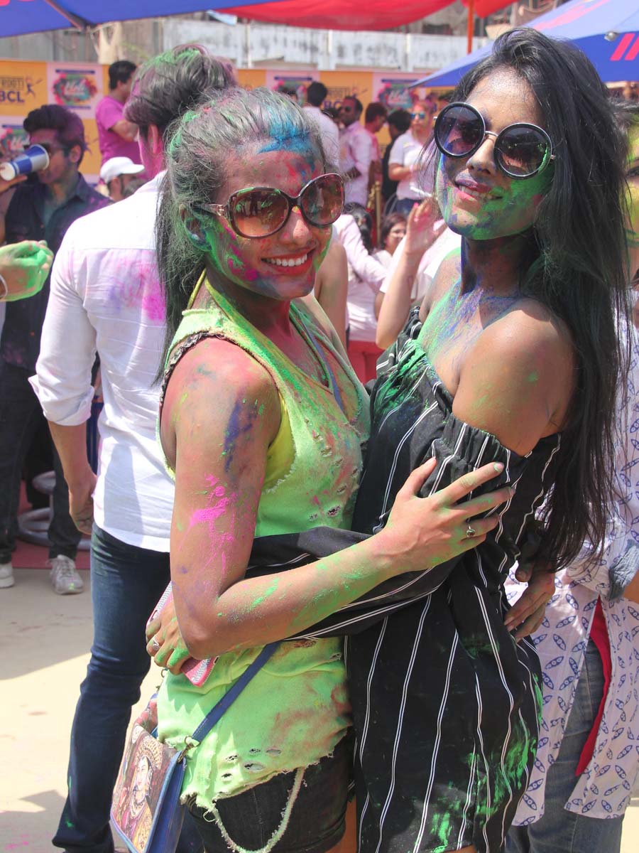 Nia Sharma and Amrin Chakkiwala