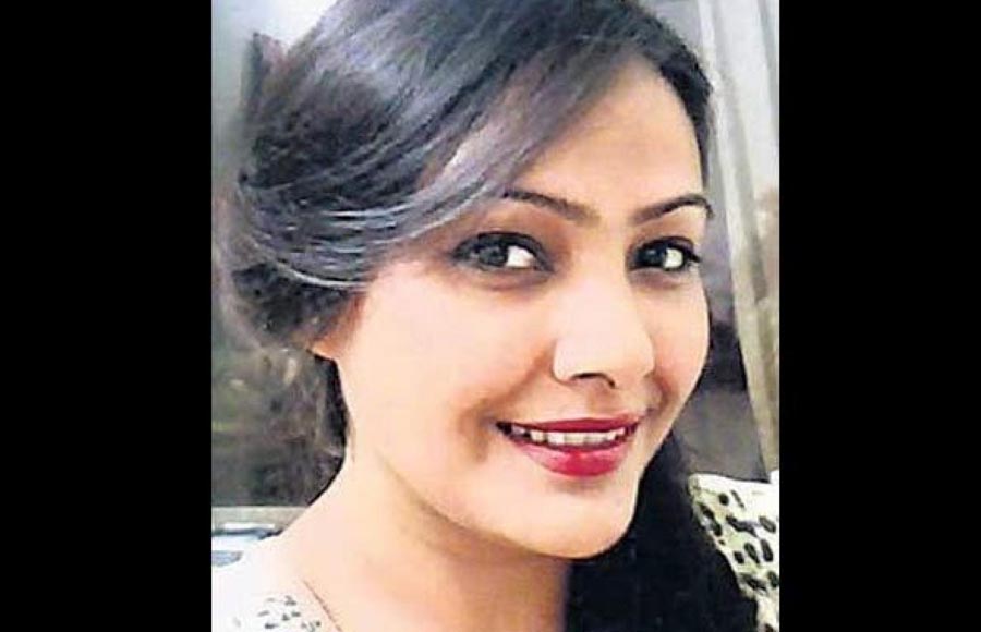 Shikha Joshi (BA Pass) committed suicide by slitting her throat at her MHADA flat in Versova, Mumbai. 