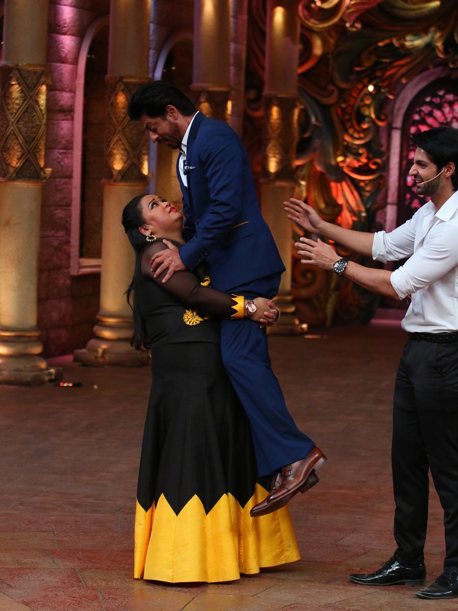 Bharti Singh and Shah Rukh Khan