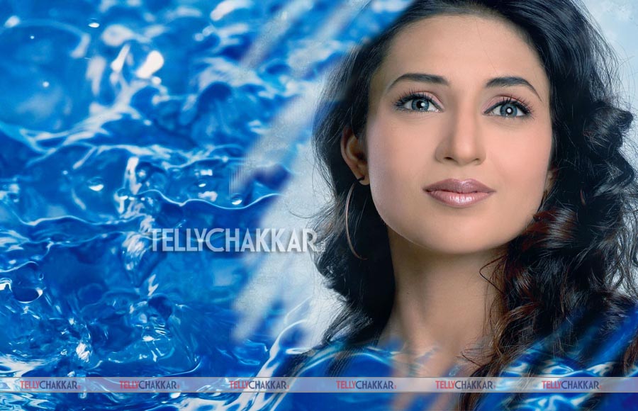 Like water, Divyanka Tripathi seamlessly gets into any roles. She is also someone who is calm, composed and yet powerful enough to break all shackles.