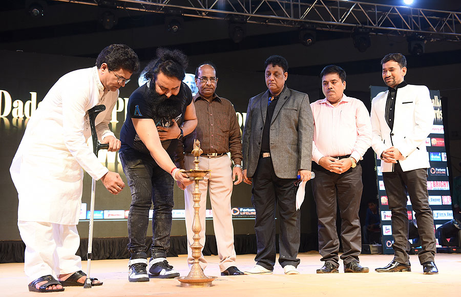 Ashfaque Khopekar, Sant Baba Gurmeet Ram Rahimji along with Babubhai Thiba Lighting the Lamp 