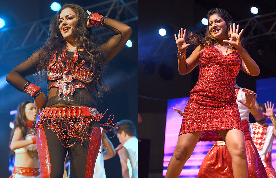 Maryam Zakaria and Sejal Mandavia performing