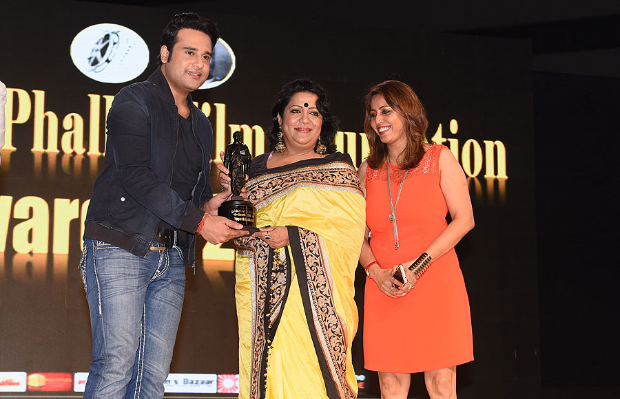 Krushna Abhishek awarding Sohani Hossain