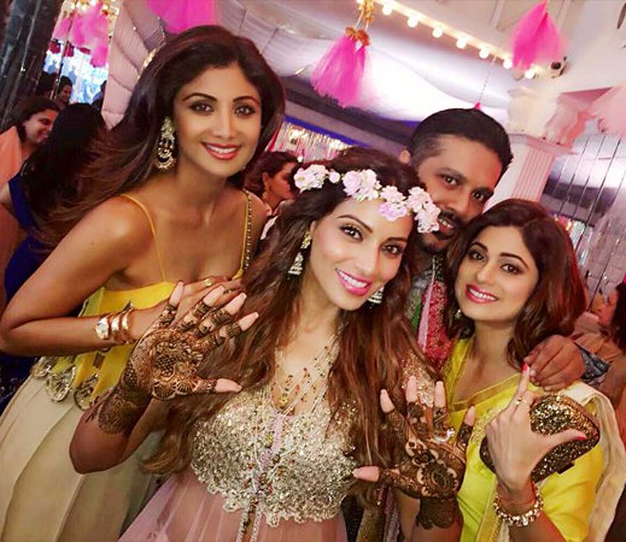 Shilpa and Shamita Shetty at mehendi ceremony