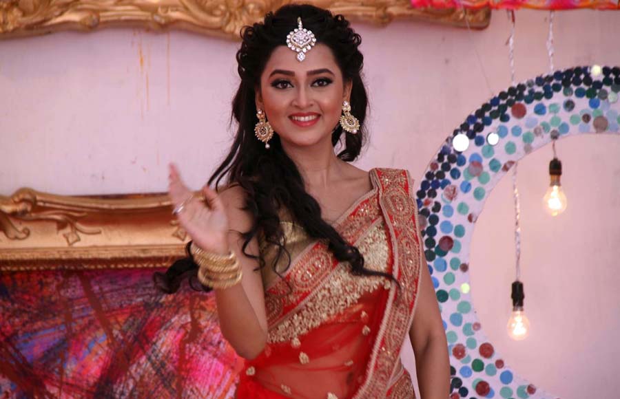 Tejaswi Prakash Wayangankar- This small screen bahu holds a degree in electronics and telecommunications engineering.