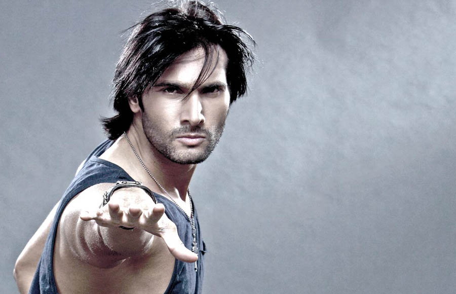 Aham Sharma- Known for his portrayal of mythological character Karna, Aham is an engineer