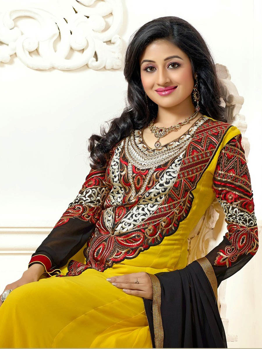 Paridhi Sharma- Paridhi did her MBA before joining the world of glitz and glamour.