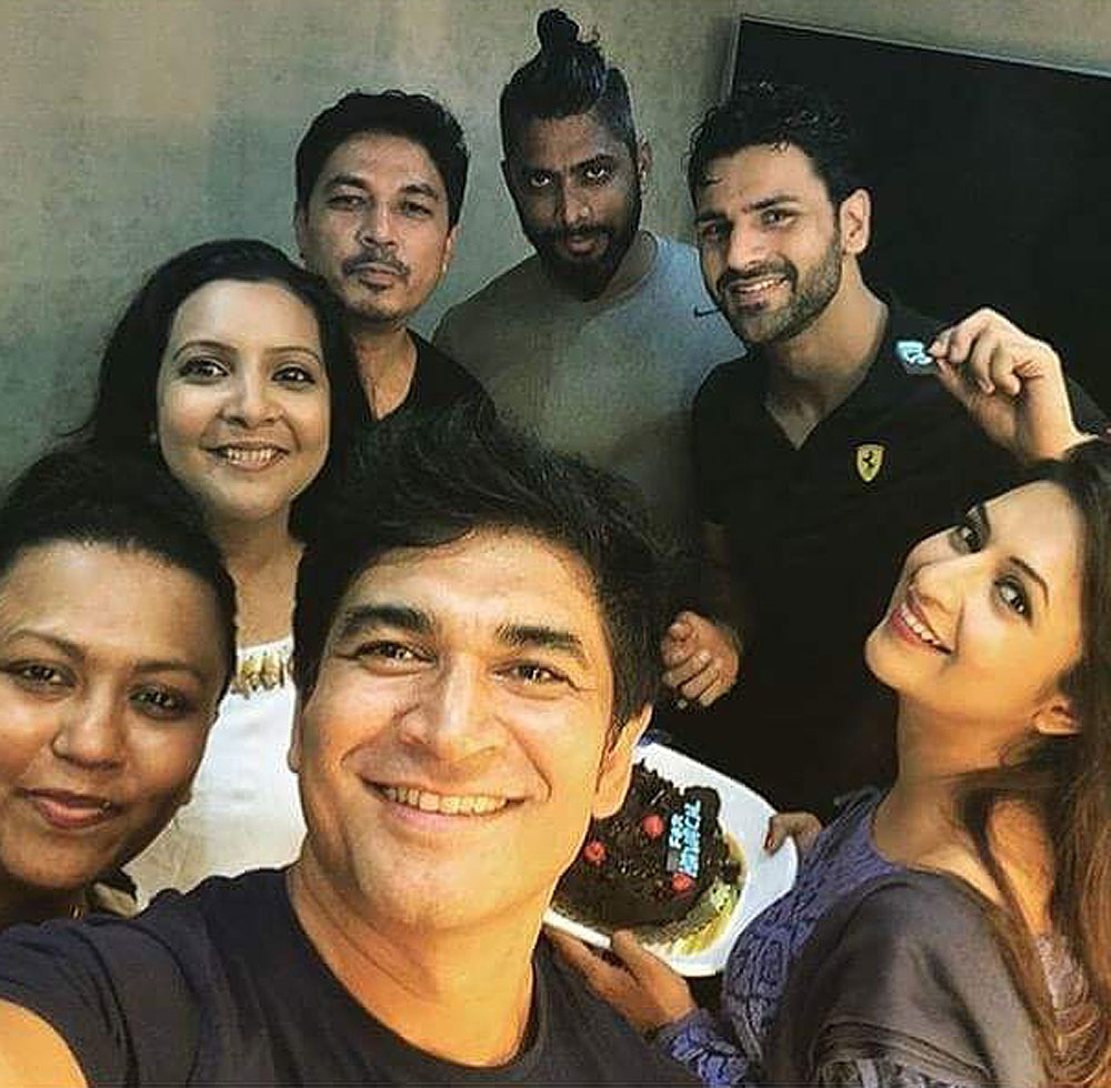 Divyanka-Vivek and friends