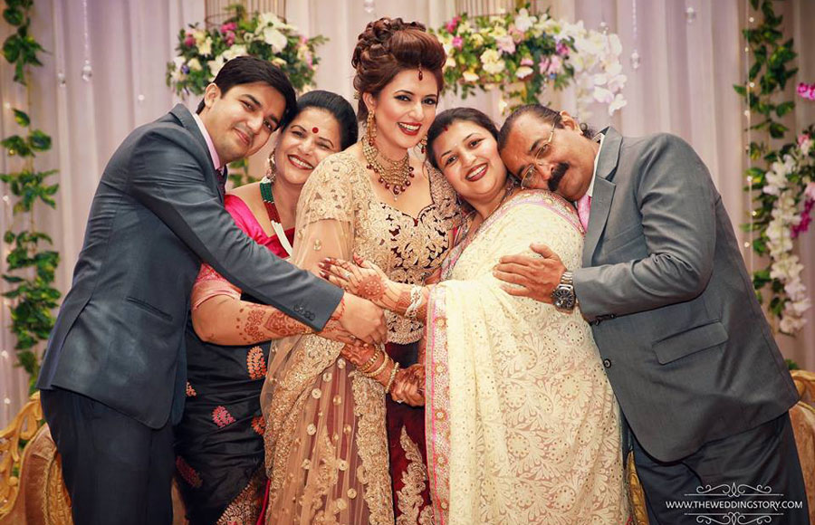 Divyanka Tripathi with her family