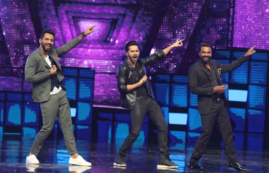 Varun Dhawan dancing with Remo and Punit 