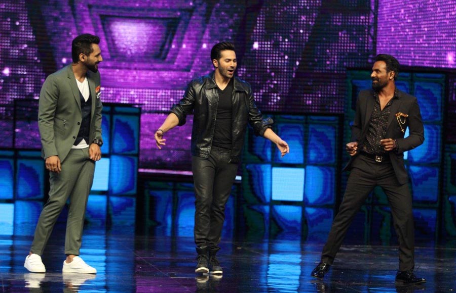 Varun Dhawan dancing with Remo and Punit 