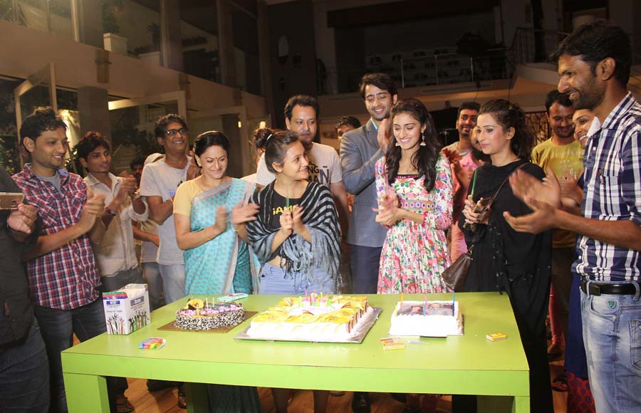 Kuch Rang Pyar Ke Aise Bhi team