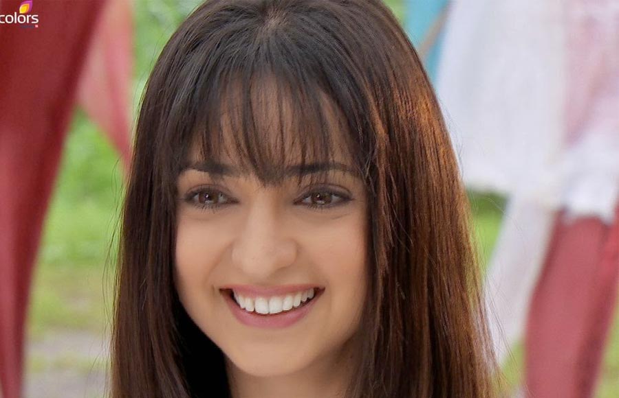 Sanaya Irani earns Rs.40,000 per episode (approx.)