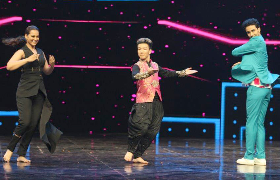 Sonakshi Sinha showing off her dance moves with contestant Mingma 