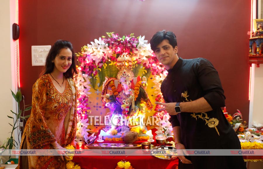 Vikkas Manaktala with wife Gunjan 