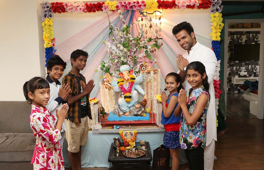 Rithvik's Ganpati Visarjan Celebrations with Super Dancer Kids