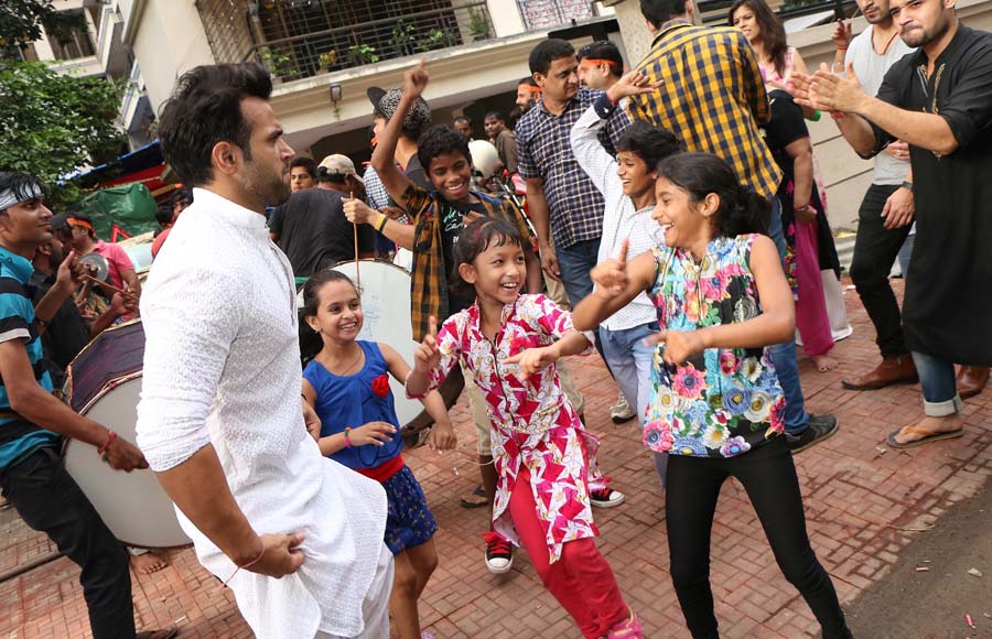 Rithvik's Ganpati Visarjan Celebrations with Super Dancer Kids