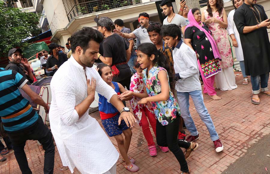 Rithvik's Ganpati Visarjan Celebrations with Super Dancer Kids