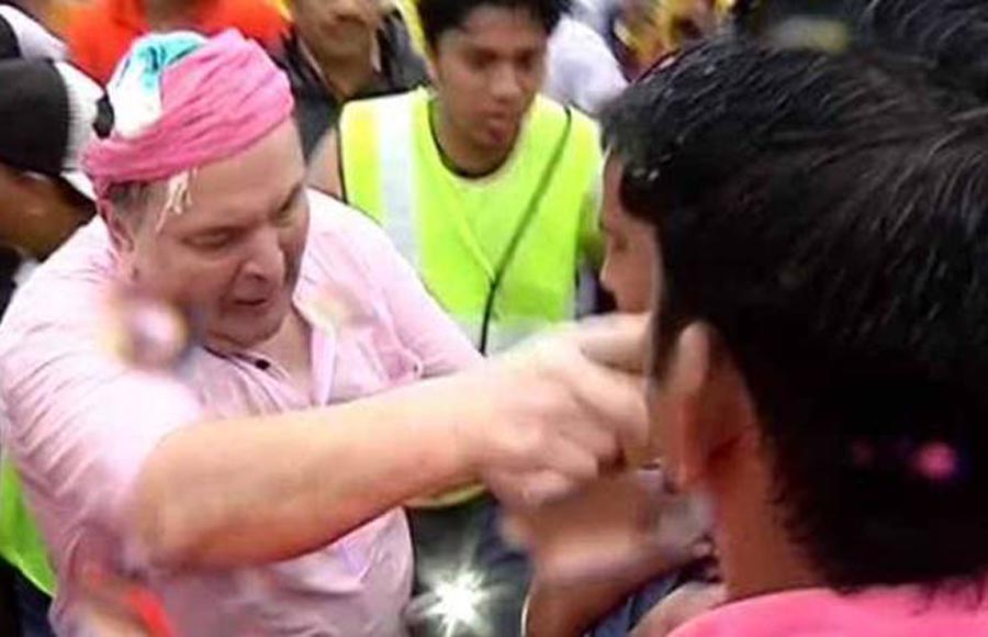 Rishi Kapoor got into an ugly fight with journalists at Ganpati Visarjan where they allegedly pushed journos.