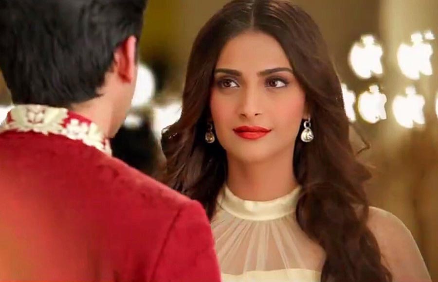 Khoobsurat co-stars Sonam Kapoor and Fawad Khan have reunited for a new Pakistani tea advertisement. 