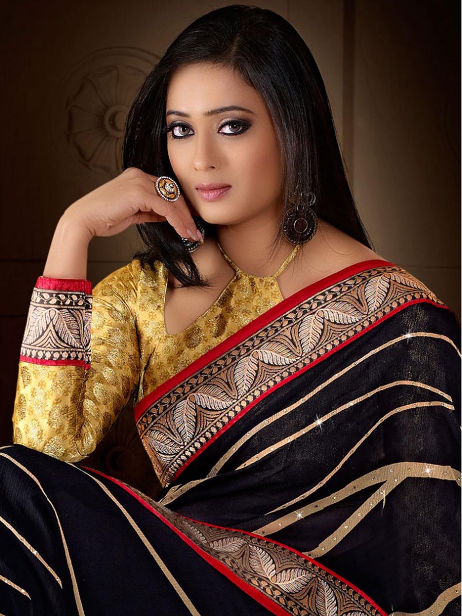 The television actress Shweta Tiwari worked in Pakistani film Sultanat.