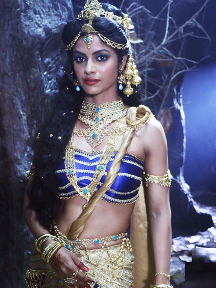 Sayantani Ghosh (Naagin)